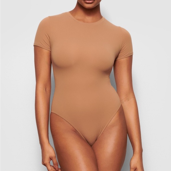 SKIMS Fits Everybody
T-SHIRT BODYSUIT - Picture 2 of 7